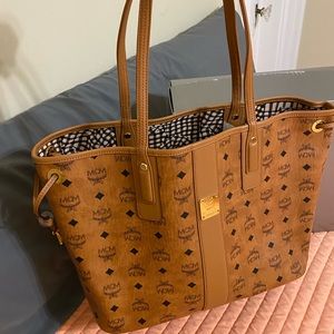 MCM Liz Reverse Shopper - Medium